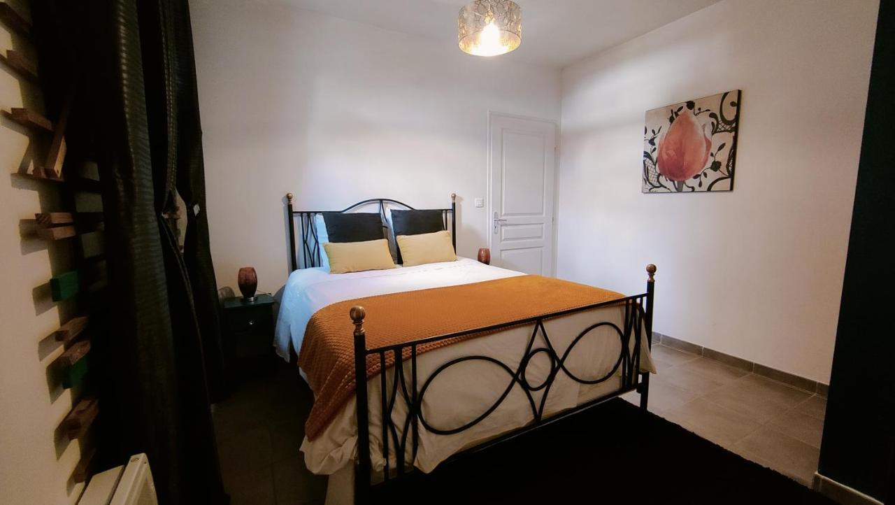 Valréas L'Empire D'Essences Appartement מראה חיצוני תמונה